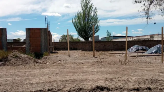 Cuestionan la construcción de una cancha de tejo en el terreno del Jardín 13 en Viedma: ¿qué respondió el club?