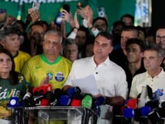 Un avión parado en Iguazú y una publicación de madrugada: la pata argentina de la fuga de Flávio Bolsonaro