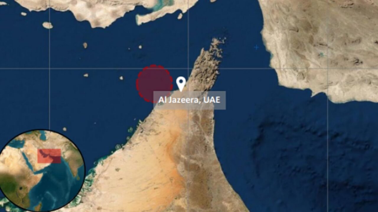 Un proyectil impactó contra un buque frente a los Emiratos Árabes Unidos y provocó un incendio