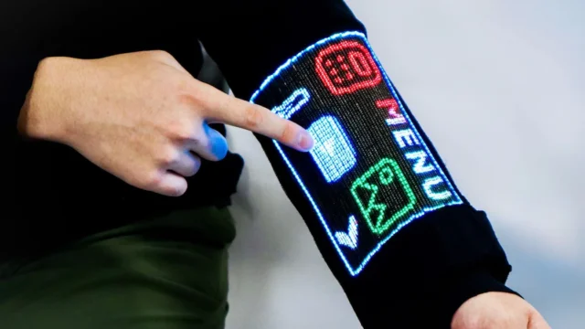 Investigadores convierten fibras textiles en una pantalla táctil funcional