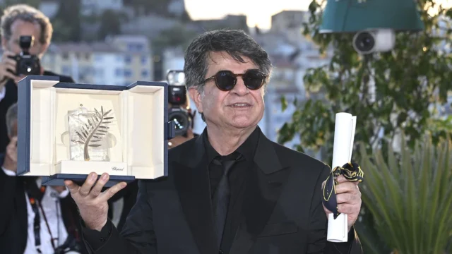 El régimen de Irán condenó en ausencia al cineasta Jafar Panahi a cinco años y un mes de prisión