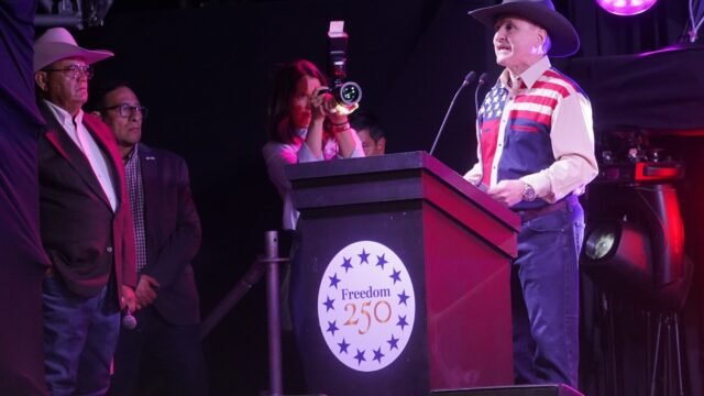 Rodeo en La Rural: la embajada de Estados Unidos festejó los 250 años de su independencia entre sombreros texanos, empresarios y dirigentes libertarios