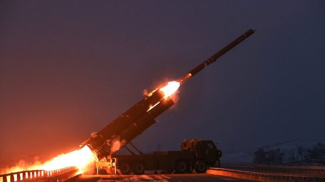 La dictadura de Corea del Norte dijo que la prueba de un misil balístico incluyó el uso de inteligencia artificial