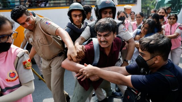 Varios heridos y más de mil detenidos en una nueva marcha de las “cucarachas” en la India