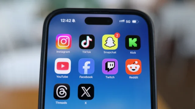 Cómo saber qué aplicaciones tienen acceso al micrófono de tu celular y bloquearlas