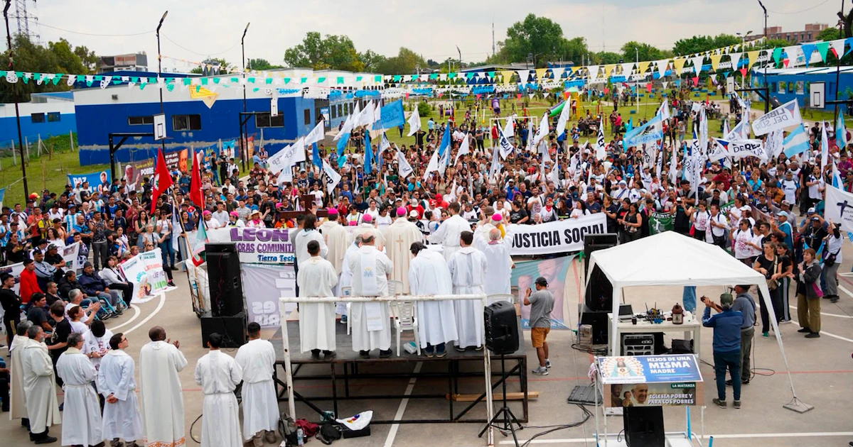 En un documento para León XIV, movimientos populares y enviados del Vaticano convocaron a organizarse “contra la deshumanización”
