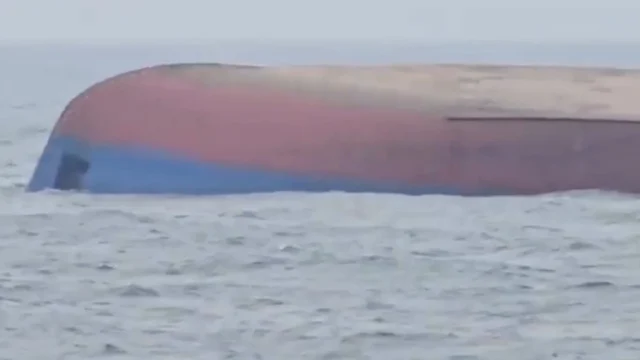 Rumania acusó a Rusia tras el naufragio de un carguero en el mar Negro: un marinero muerto y tres desaparecidos