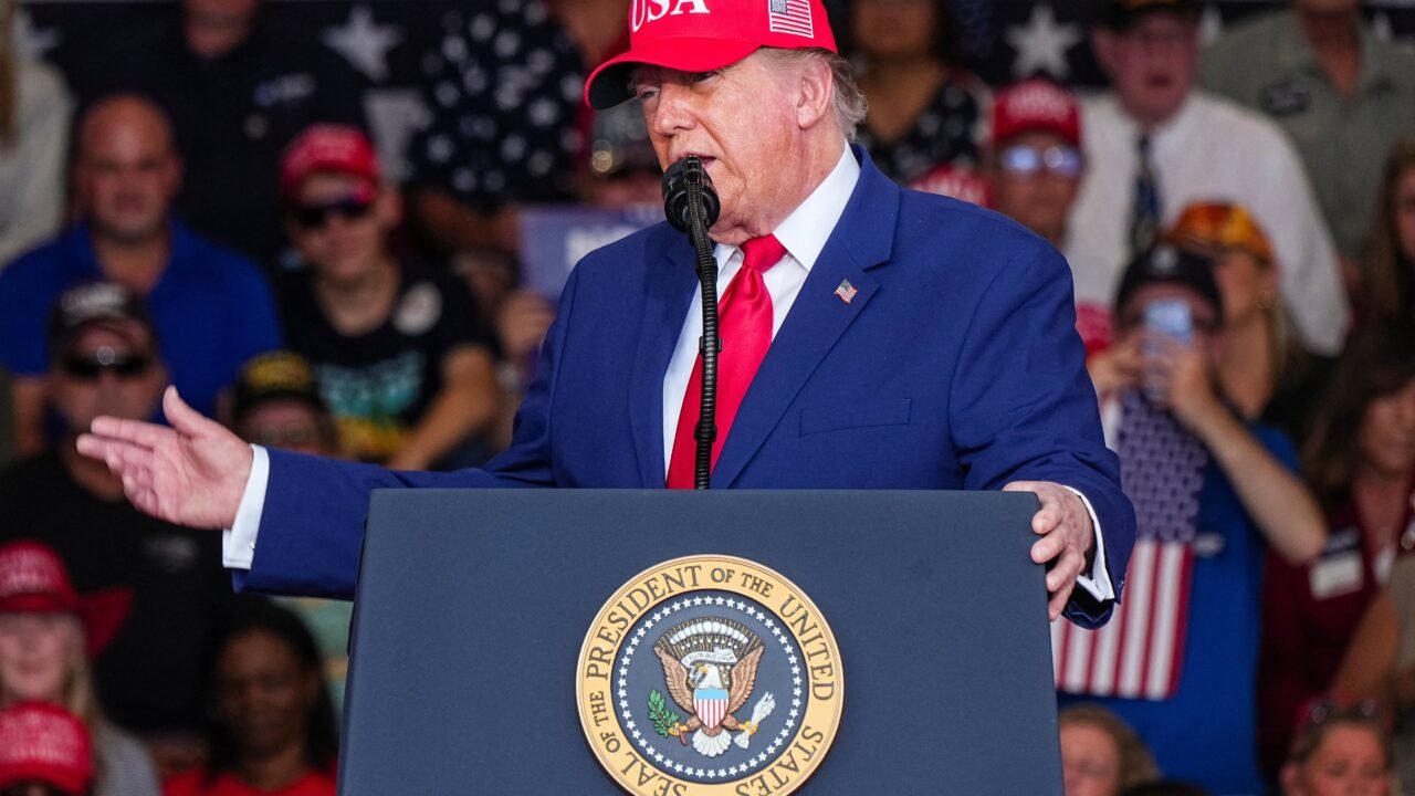 Donald Trump dijo que Francia “está en llamas” y “destrozado” por la inmigración: “¡Cierren sus fronteras y tomen el control!»