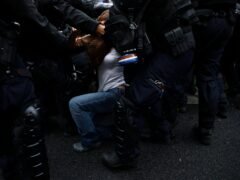 Violencia en las protestas en Francia: el Gobierno negó que la policía tenga la orden de enfrentar a los alumnos movilizados