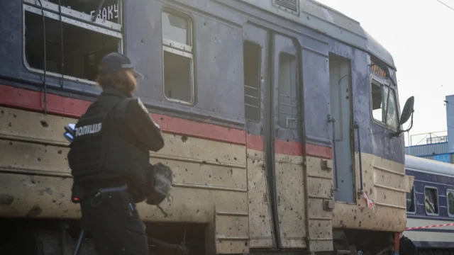 La ONU condenó el “mortífero” ataque ruso contra un tren en Ucrania que dejó 13 muertos y alertó sobre la seguridad de civiles