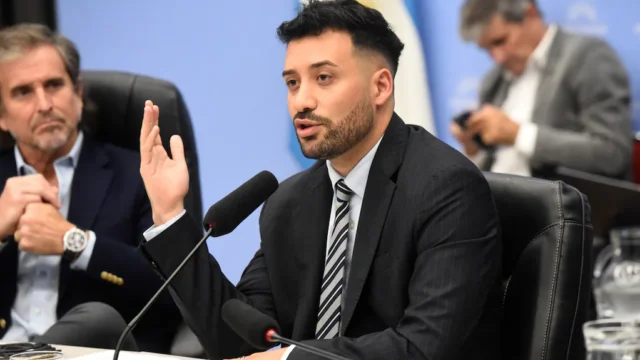 El Gobierno defendió la reducción del Estado y afirmó que se eliminaron 81.000 puestos de trabajo