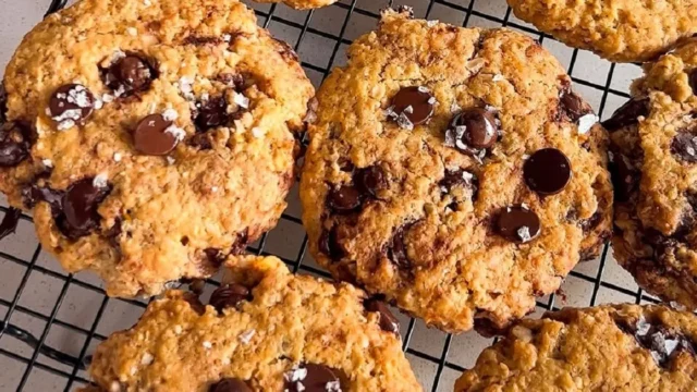 En minutos podés preparar estas galletas de avena con chips de chocolate