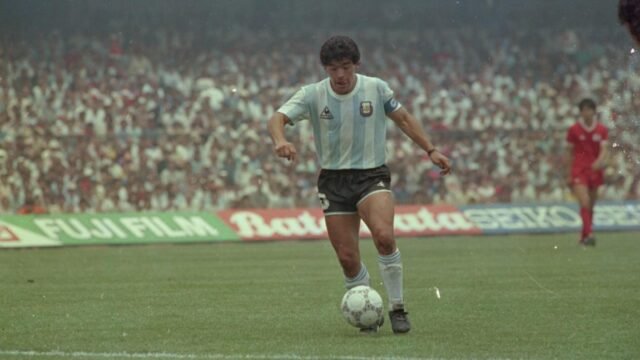 Fue campeón del mundo, hizo historia en México y se fue entre lágrimas: los 17 años de Maradona en Argentina