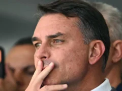 Las tapas de Brasil apuntaron contra la carta «golpista» de Flávio Bolsonaro y sus versiones cambiantes