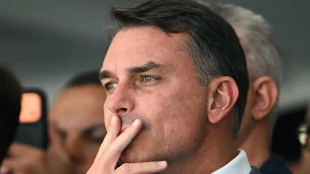 Periodista en Miami relató la llegada de Flávio Bolsonaro tras su fuga de Brasil