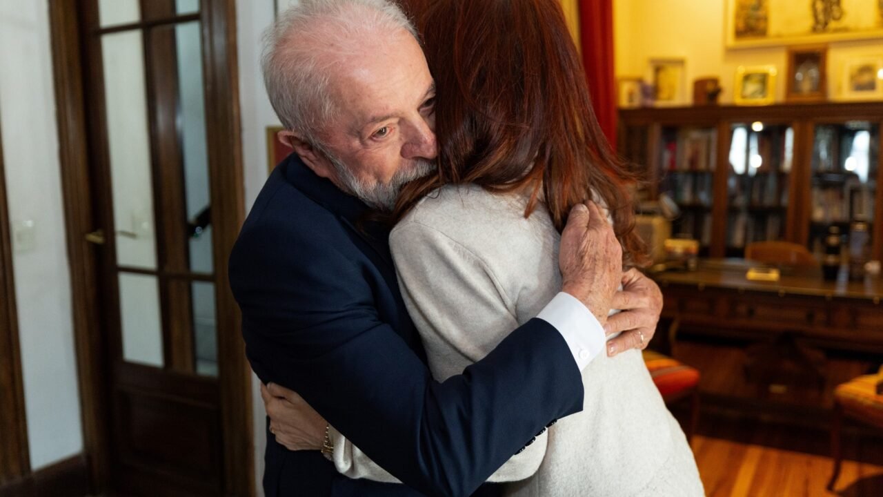 En medio de las divisiones, el peronismo se entusiasma tras el triunfo de Lula y apuesta a copiarle la campaña