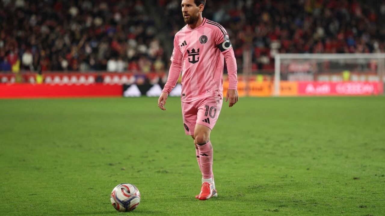 En la previa del Balón de Oro, Messi fue al banco e Inter Miami no pudo evitar la derrota