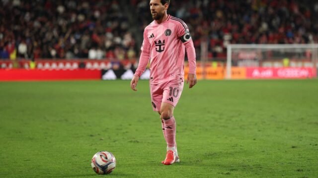 En la previa del Balón de Oro, Messi fue al banco e Inter Miami no pudo evitar la derrota