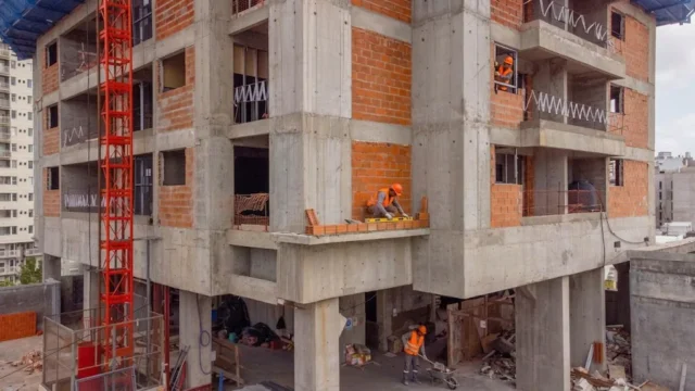 Construir en Buenos Aires ya cuesta casi US00 por m2 y los desarrolladores frenan nuevos proyectos
