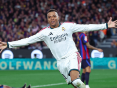 Kylian Mbappé trituró un récord de Lionel Messi en la victoria ante Barcelona