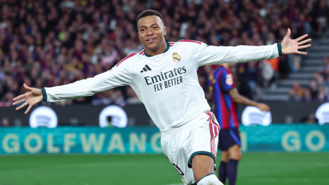 Kylian Mbappé trituró un récord de Lionel Messi en la victoria ante Barcelona