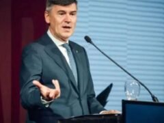 Passerini manda a cambiar lo que pagan las empresas para evitar una pérdida del 50% de sus ingresos