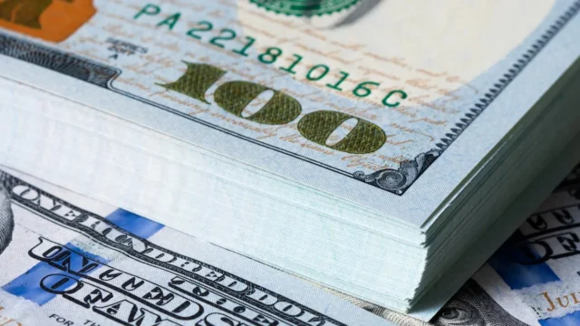 El dólar oficial subió y quebró un nuevo máximo nominal, con el mercado atento al efecto Brasil y al BCRA