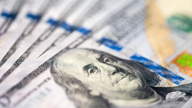 El dólar cae desde máximos históricos mientras el mercado se pregunta si el BCRA sale a intervenir