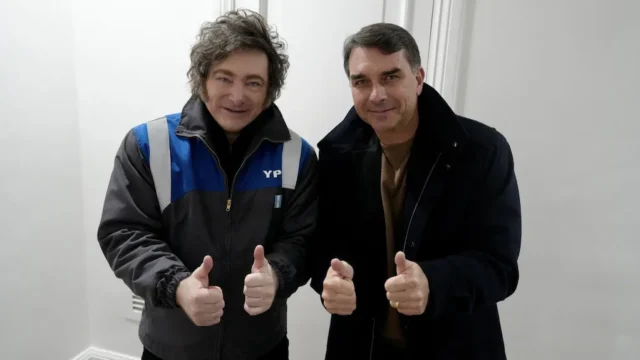 Un fiscal de Misiones pidió desestimar la denuncia contra el Gobierno por el ingreso de Flávio Bolsonaro a la Argentina