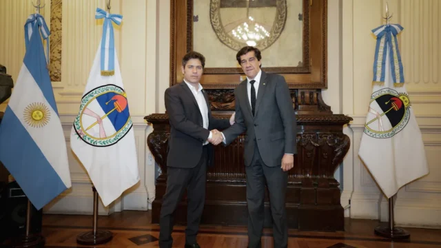 En medio de la interna peronista, Axel Kicillof avanzó con su armado federal y se mostró con un gobernador radical