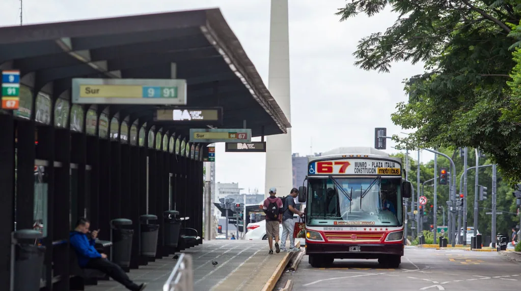 El Gobierno confirmó que aumentará los subsidios a los colectivos para evitar subas del boleto