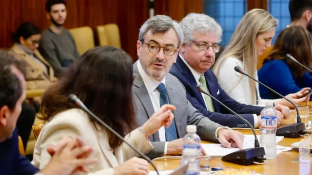 El Gobierno firmó un acuerdo con empresarios para combatir el contrabando y controlar las ventas online