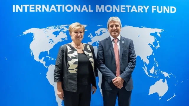 El FMI aprobó la tercera revisión técnica del acuerdo con la Argentina y se encamina a enviar US0 millones