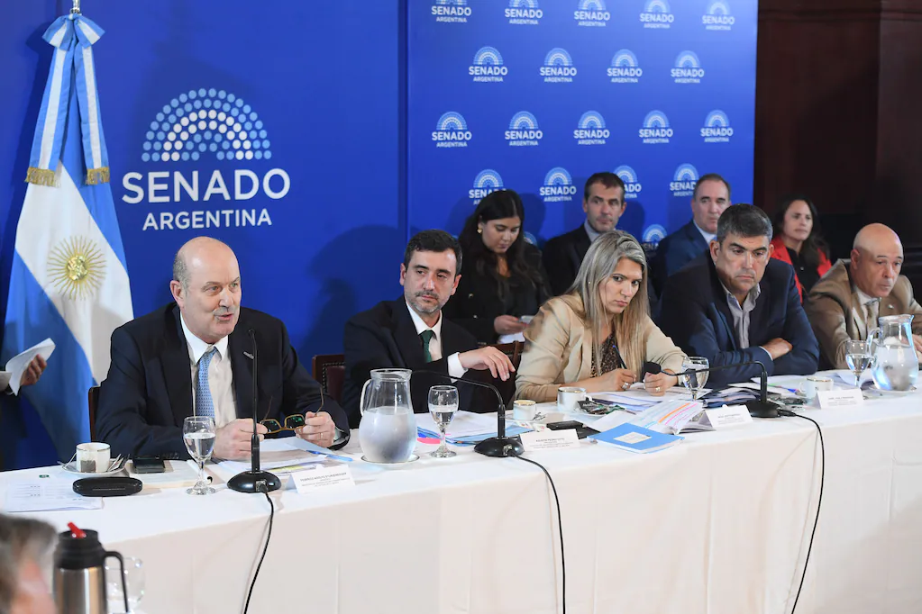 El oficialismo busca dictaminar esta semana el proyecto de propiedad privada que restituye el límite de venta de tierras rurales