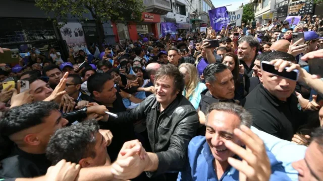 Javier Milei llegó a Catamarca para celebrar un encuentro con militantes y recorrer un proyecto minero