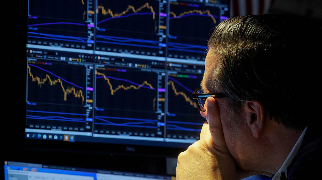 Riesgo país, dólar y acciones: así opera el mercado hoy, 27 de octubre