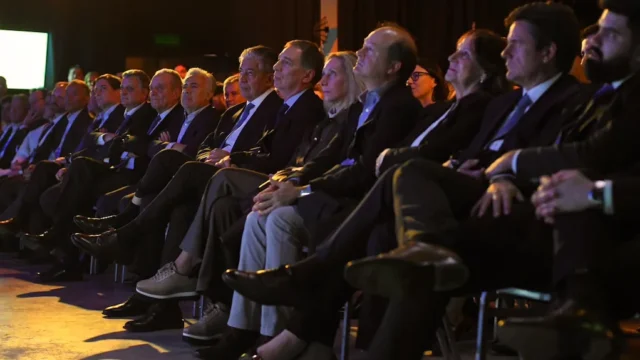 Caputo, Santilli y Karina Milei coincidirán con 12 gobernadores en un evento de negocios por el RIGI en Rosario