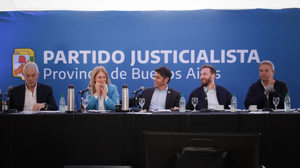 En medio de la interna con La Cámpora, Axel Kicillof reunirá al PJ bonaerense para empezar a definir la estrategia electoral