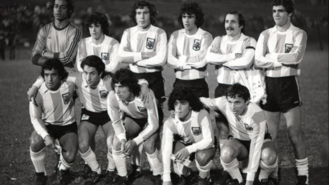 La primera noche del 10: las fotos inéditas del debut de Maradona con la diez de Argentina