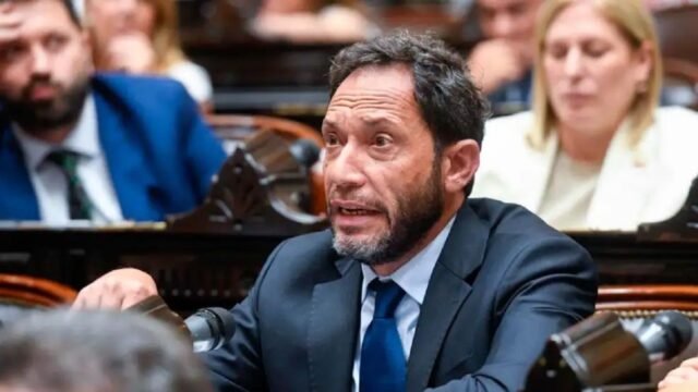 Ferraro: «Lo de Milei y la hoguera para periodistas no puede pasar inadvertido ni naturalizarse»