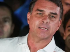 Afirman que Flávio Bolsonaro llegó a EEUU junto a su familia: encuentro con su hermano Eduardo y visas otorgadas por Donald Trump