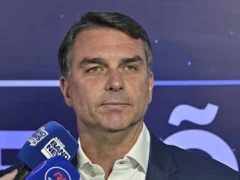 La Policía de Brasil investiga si Flávio Bolsonaro se fugó a la Argentina para viajar a EEUU en un avión privado