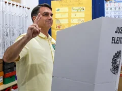 Flávio Bolsonaro cambia de estrategia: desistió de la anulación de las elecciones y pedirá la destitución de Lula