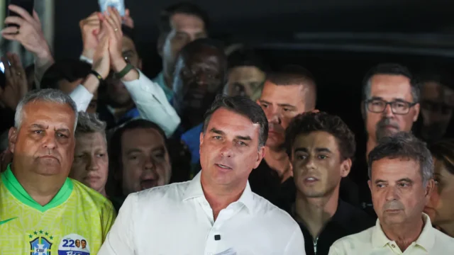 La Justicia de Misiones investiga el ingreso de Flávio Bolsonaro a la Argentina antes de su salida hacia EE.UU.
