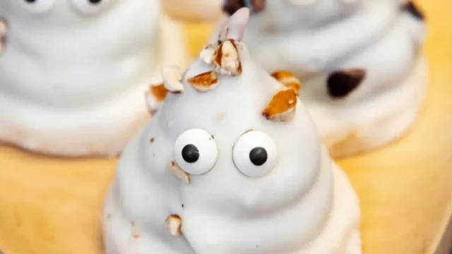 Conitos de chocolate blanco y dulce de leche en 5 pesos versión Halloween