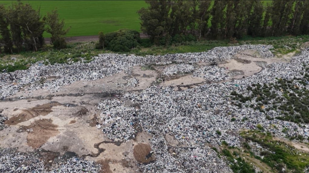 Multas de 0.000 por día y un segundo basural clandestino: el escándalo ambiental que indigna a los vecinos de Miramar