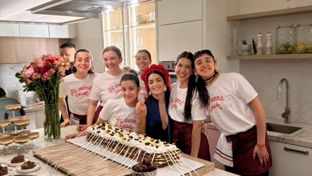 Así fue la despedida de soltera de Lali Espósito: bingo musical, torta especial y un guiño a sus shows en River