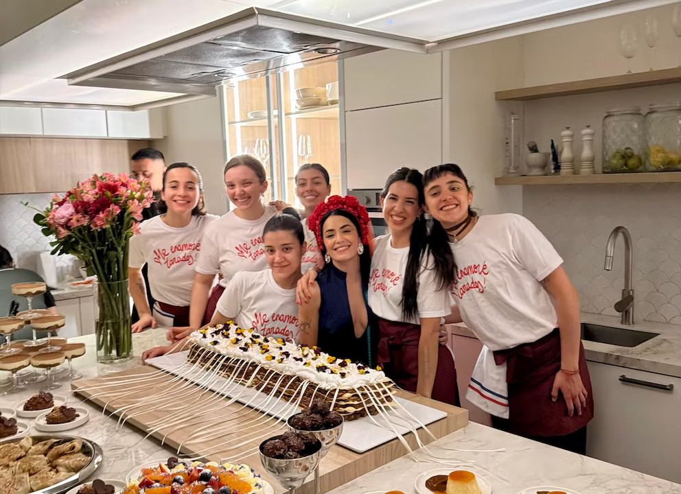 Así fue la despedida de soltera de Lali Espósito: bingo musical, torta especial y un guiño a sus shows en River