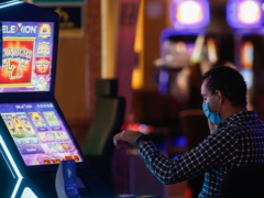 Los trabajadores de bingos, casinos y juego online deberán cobrar sus sueldos por el Banco Provincia.