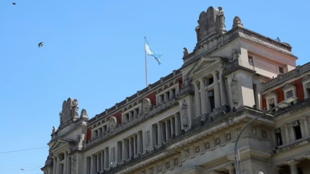 La Justicia rechazó el pedido urgente de dos diputados para frenar la derogación de la Ley de Tierras.
